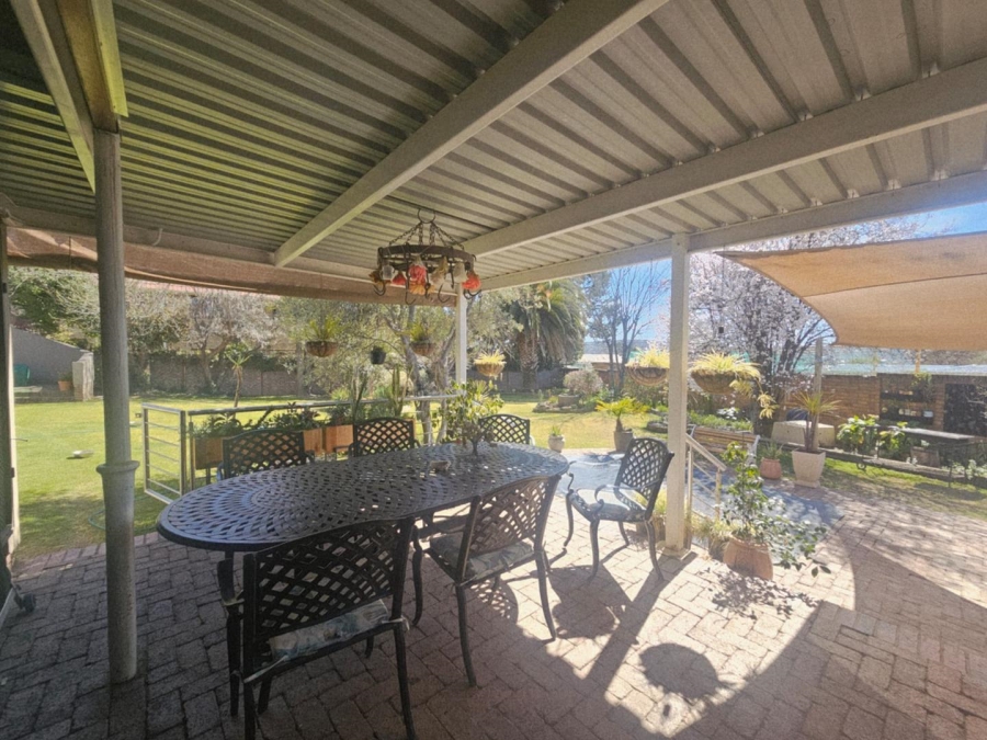 5 Bedroom Property for Sale in Ladybrand Free State
